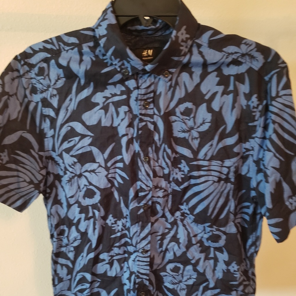 Men's casual button down shirt